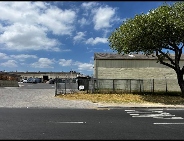 545M² WAREHOUSE TO LET IN PAROW INDUSTRIAL